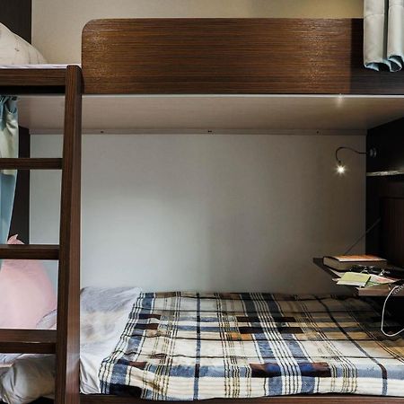 Sleepy Dragon Hostel Тайпей Екстериор снимка