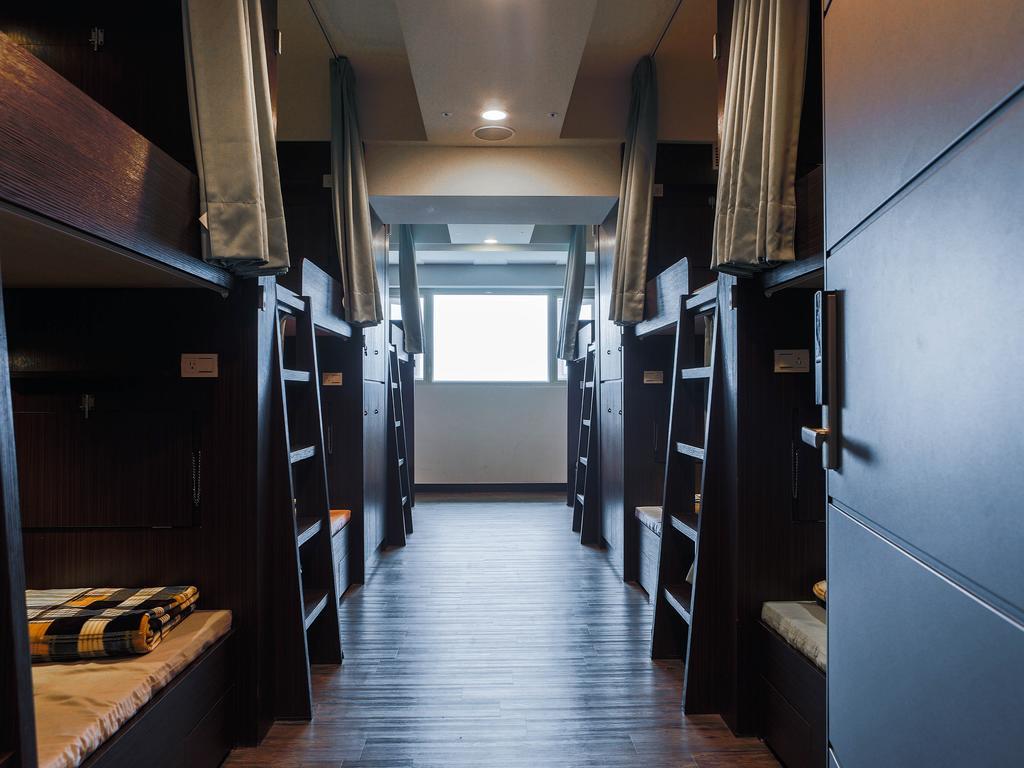 Sleepy Dragon Hostel Тайпей Екстериор снимка