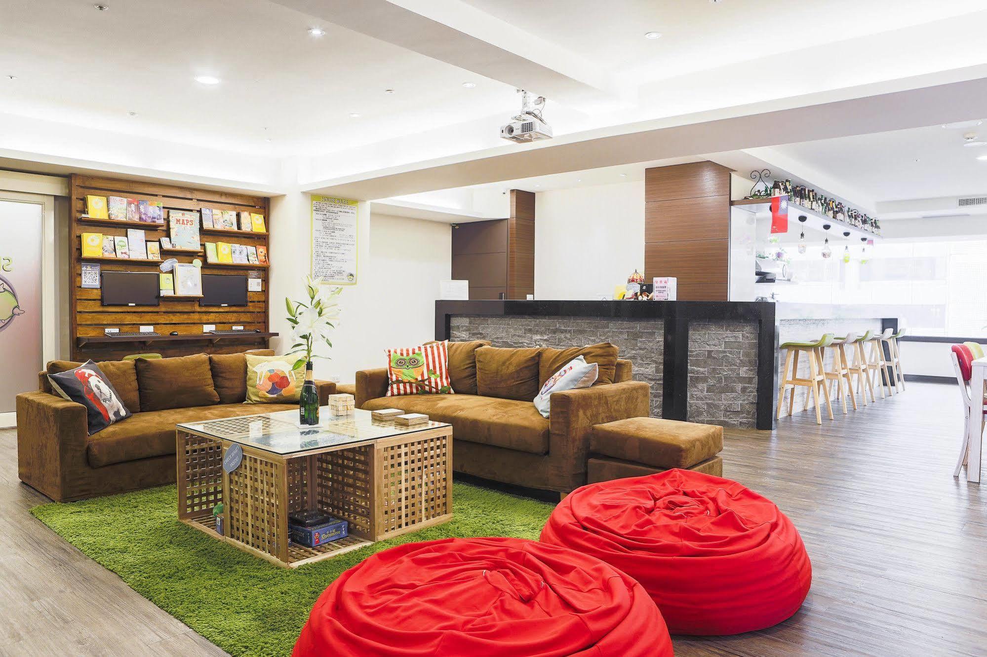 Sleepy Dragon Hostel Тайпей Екстериор снимка